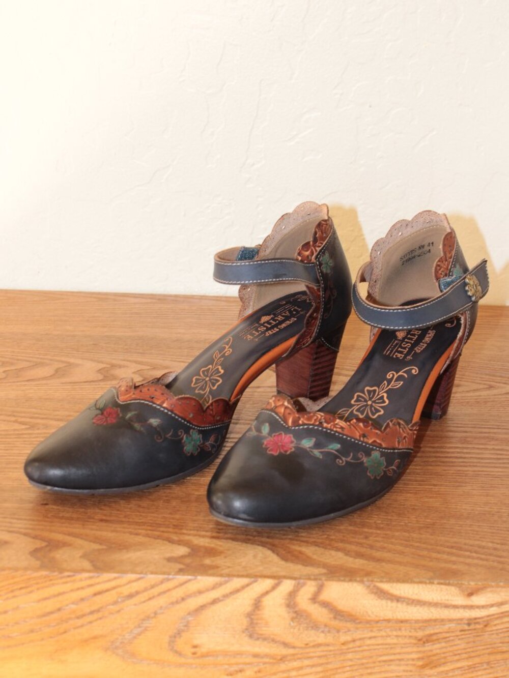 L’Artiste Spring Step Navy Floral Mary Jane Heels NIB - Picture 2 of 8